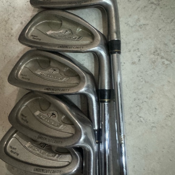 Tour Edge 5 Pc Iron Set In Right Handed 
Steel shafts - Picture 6 of 9